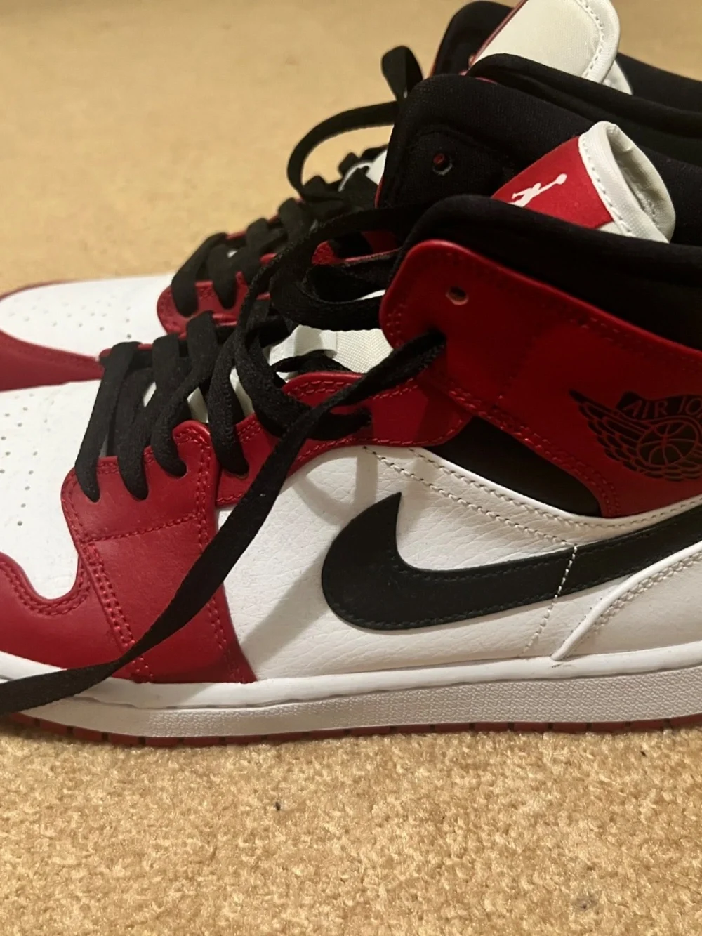 Air Jordan 1 Mid 